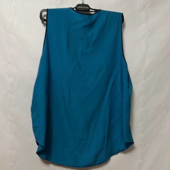 L’AGENCE VNECK SLEEVELESS BLOUSE SIZE L - Picture 2 of 5